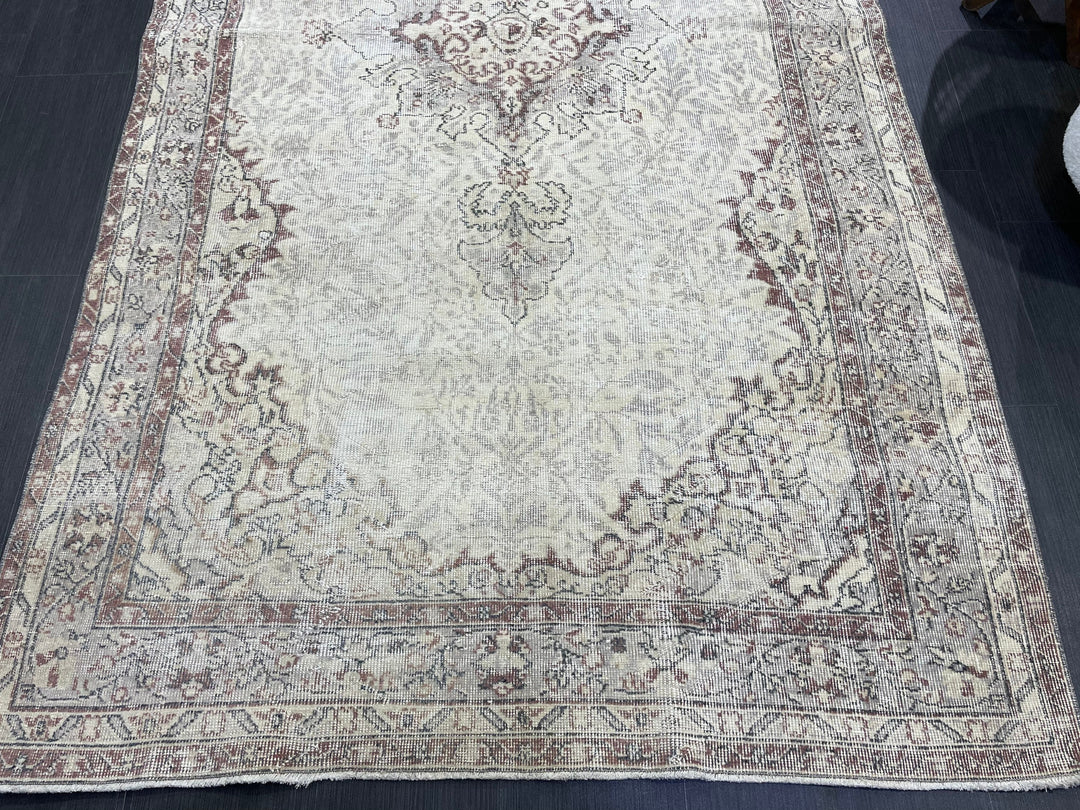 Beige Turkish Runner Rug 5' 2" x 9' 8" Hand-Knotted | No. WR40793