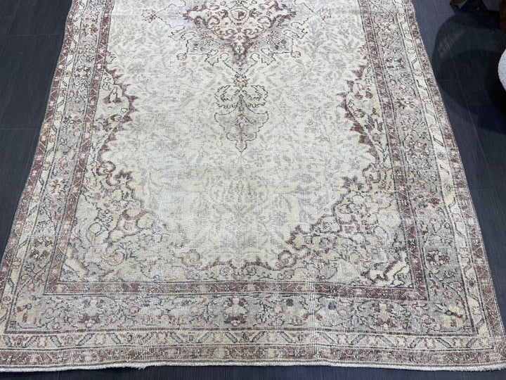 Beige Turkish Runner Rug 5' 2" x 9' 8" Hand-Knotted | No. WR40793
