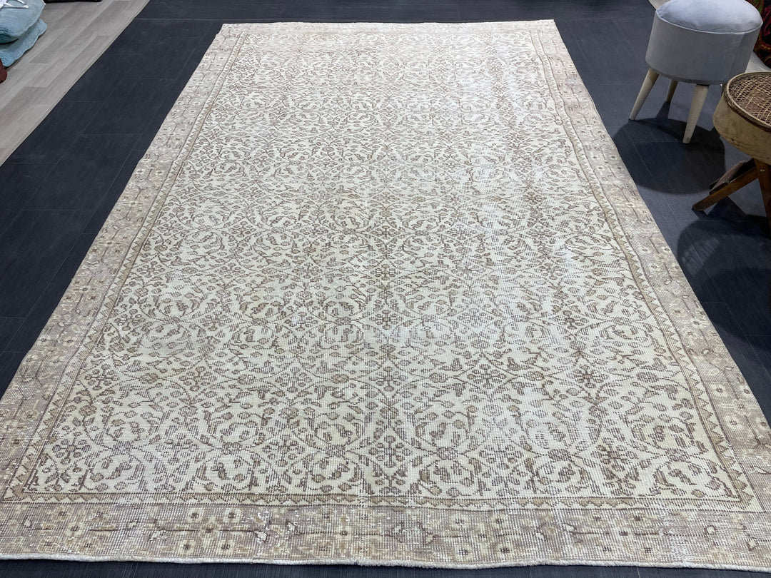 Beige Turkish Oushak Rug 5' 10" x 9' 3" Hand-Knotted detail