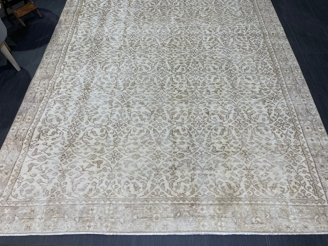 Beige Turkish Oushak Rug 5' 10" x 9' 3" Hand-Knotted close-up