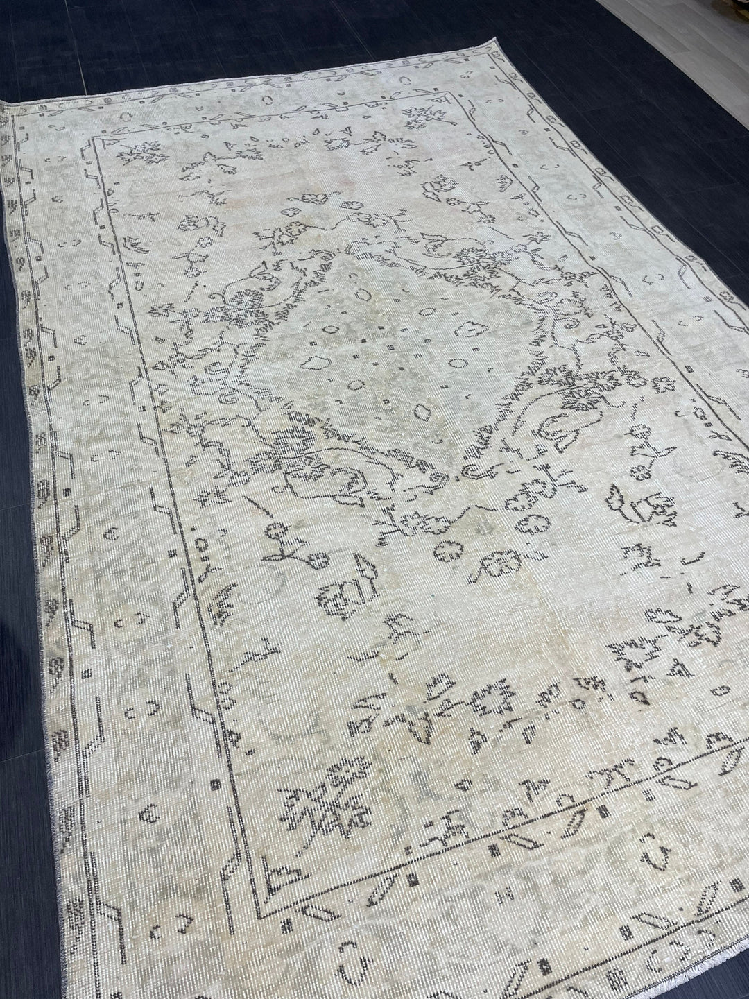 Beige Turkish Oushak Rug 5' 6" x 8' 7" Hand-Knotted close-up