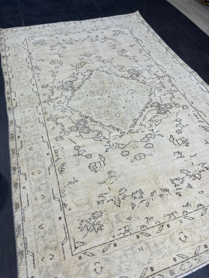 Beige Turkish Oushak Rug 5' 6" x 8' 7" Hand-Knotted close-up