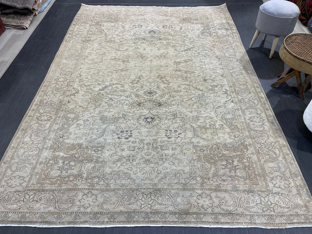 Rust Turkish Oushak Rug 6' 4" x 9' 3" Hand-Knotted detail