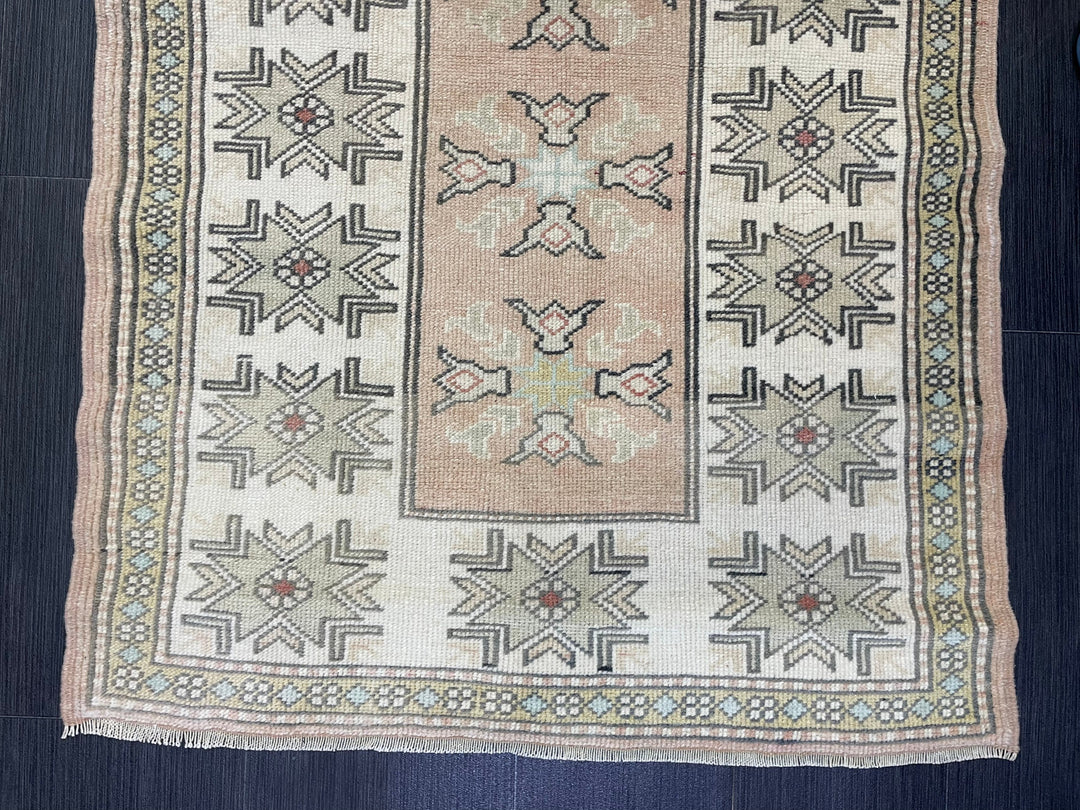 Beige Turkish Oushak Rug 2' 10" x 4' 3" Hand-Knotted pattern