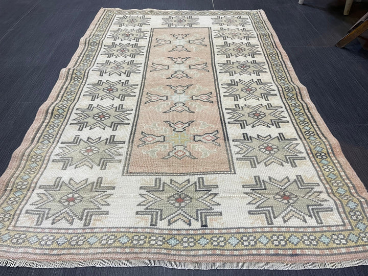 Beige Turkish Oushak Rug 2' 10" x 4' 3" Hand-Knotted border