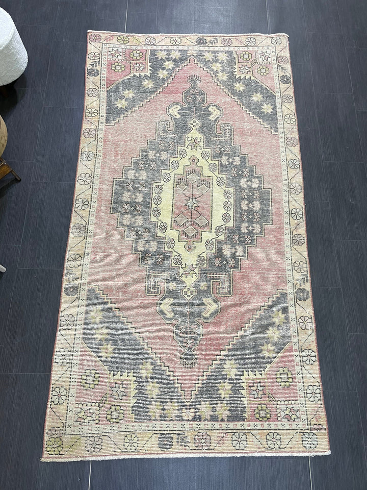 Beige Turkish Runner Rug 4' 3" x 8' 1" Hand-Knotted border