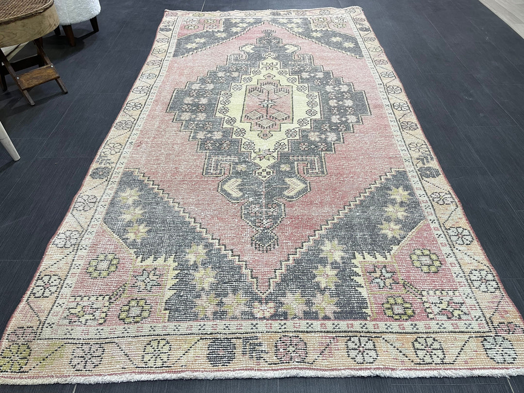 Beige Turkish Runner Rug 4' 3" x 8' 1" Hand-Knotted texture