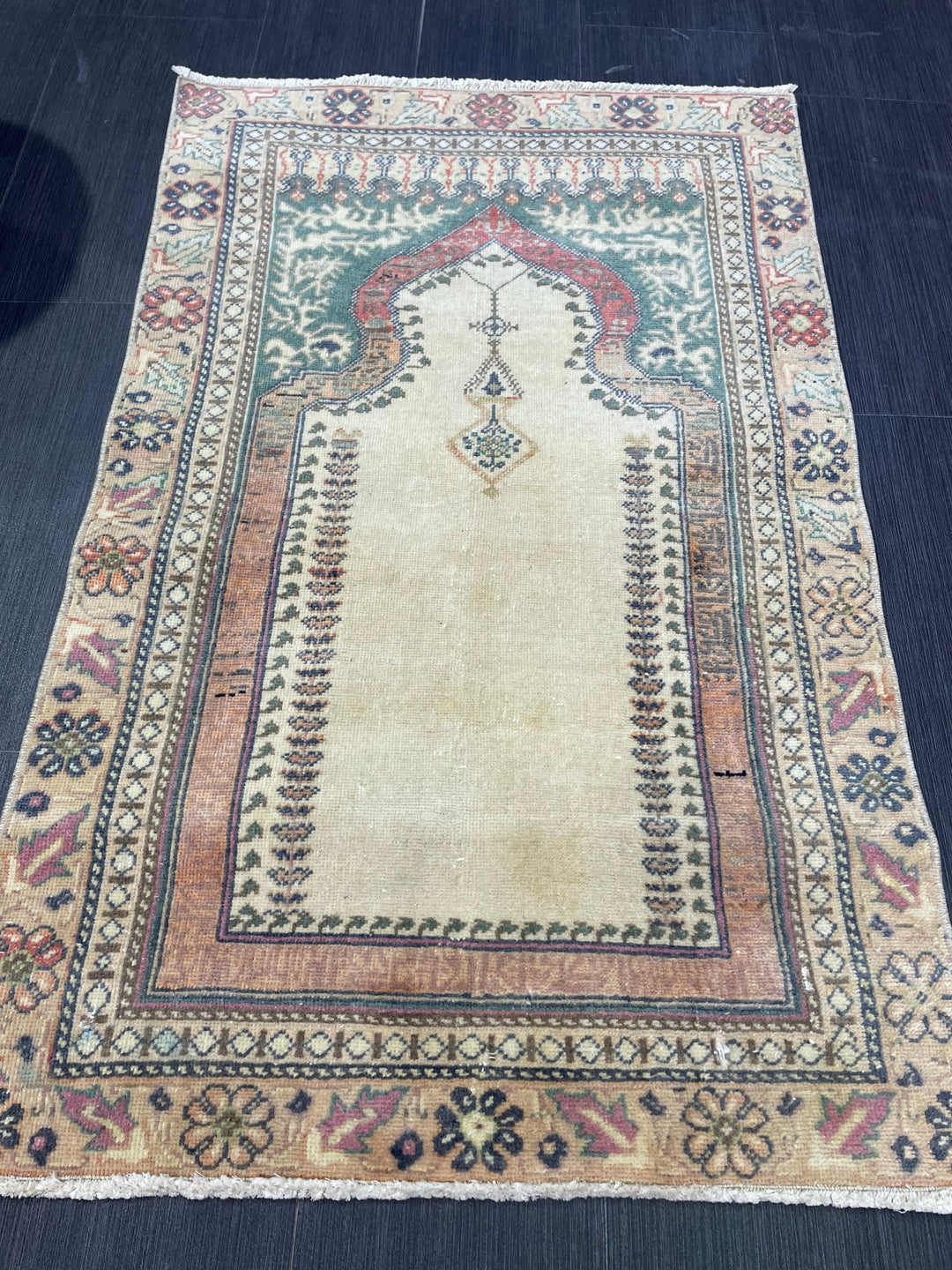 Turkish Oushak Rug 2' 5" x 3' 10" Hand-Knotted detail