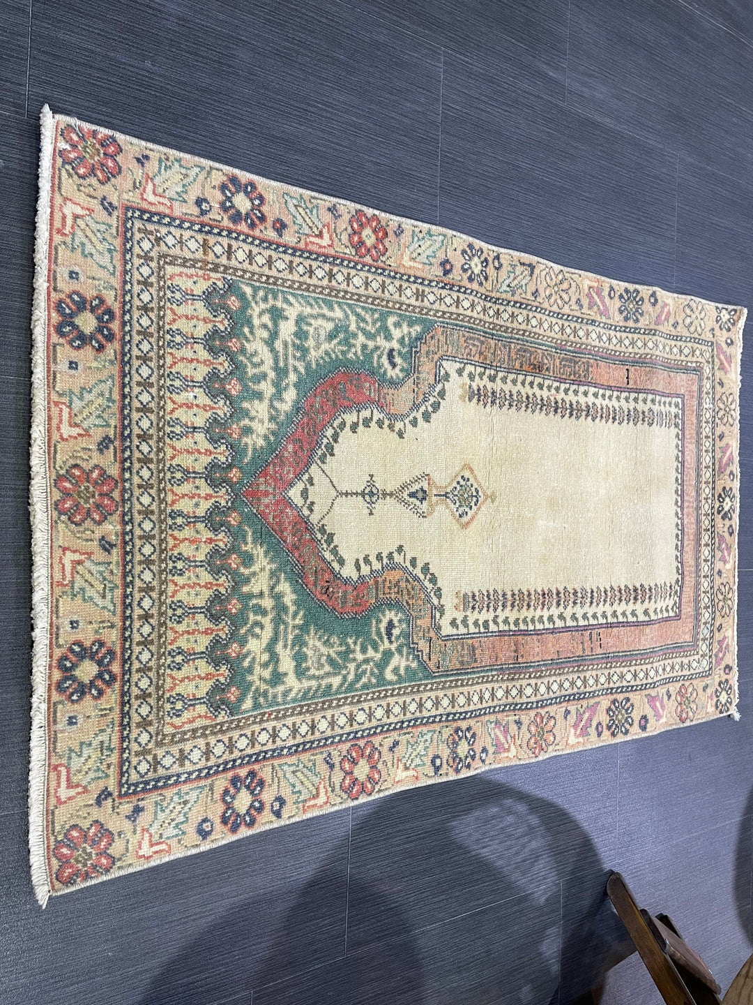 Turkish Oushak Rug 2' 5" x 3' 10" Hand-Knotted close-up