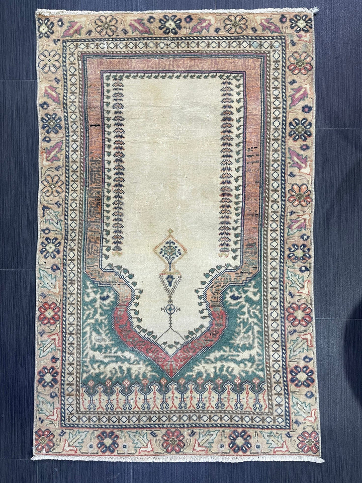 Turkish Oushak Rug 2' 5" x 3' 10" Hand-Knotted texture