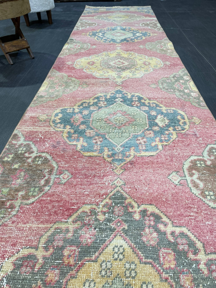 Turkish Runner Rug 2' 9" x 12' 8" Hand-Knotted detail