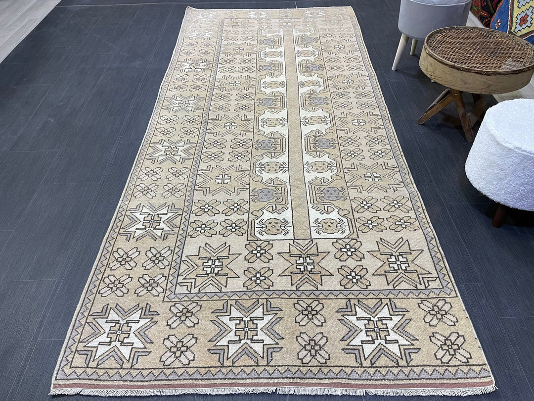 Pink Turkish Oushak Rug 4' x 9' 4" Hand-Knotted close-up