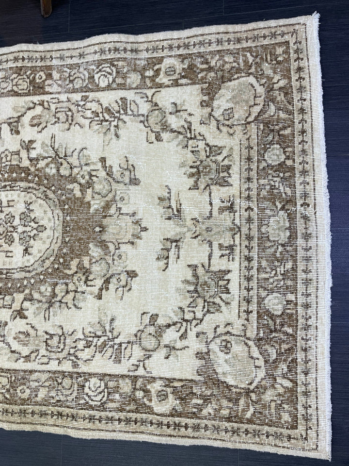 Turkish Runner Rug 3' 11" x 6' 11" Hand-Knotted border