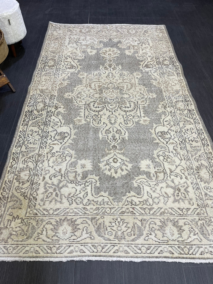 Beige Turkish Runner Rug 3' 11" x 7' 1" Hand-Knotted | No. WR70665