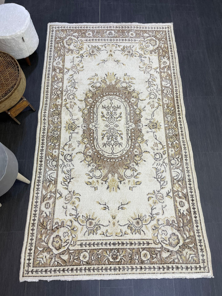 Turkish Runner Rug 3' 11" x 7' Hand-Knotted close-up