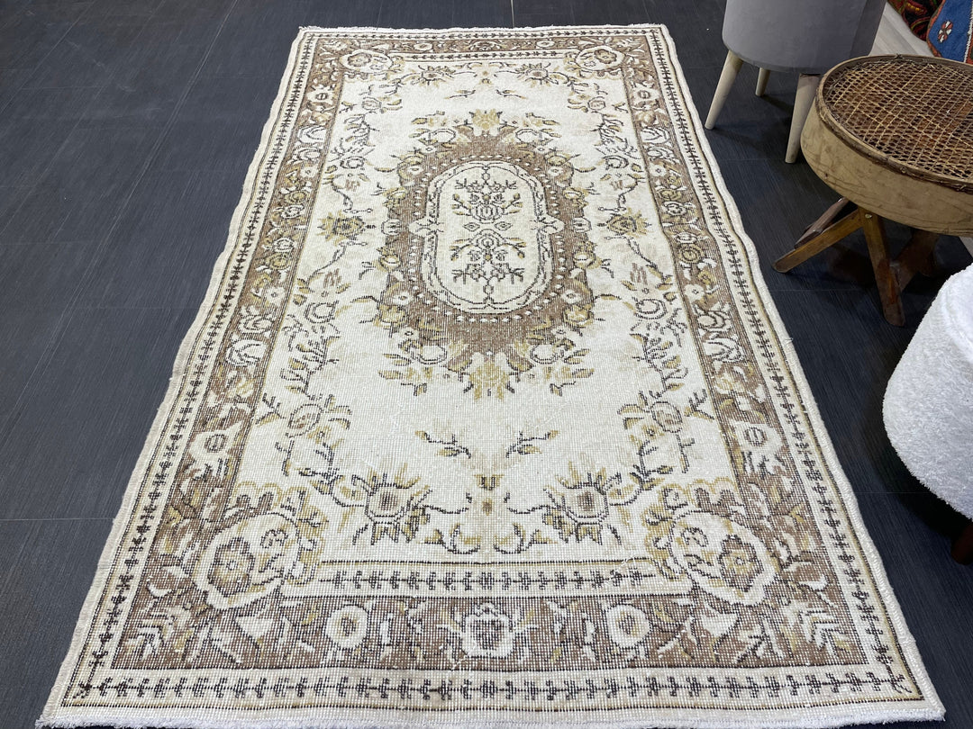 Turkish Runner Rug 3' 11" x 7' Hand-Knotted pattern