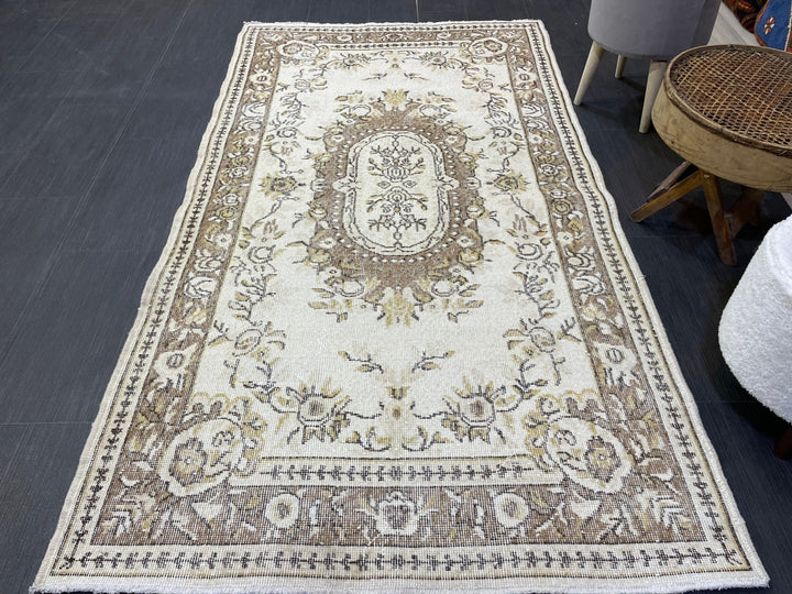 Turkish Runner Rug 3' 11" x 7' Hand-Knotted pattern