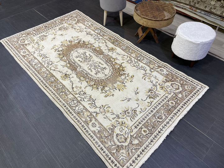 Turkish Runner Rug 3' 11" x 7' 2" Hand-Knotted detail