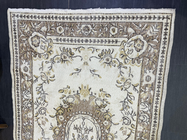 Turkish Runner Rug 3' 11" x 7' 2" Hand-Knotted border