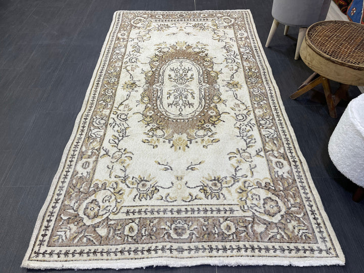 Turkish Runner Rug 3' 11" x 7' 2" Hand-Knotted texture