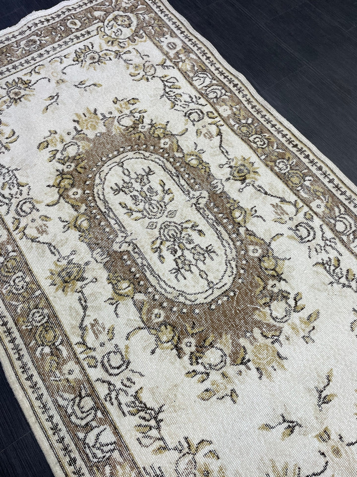 Turkish Runner Rug 3' 11" x 7' 2" Hand-Knotted view 9