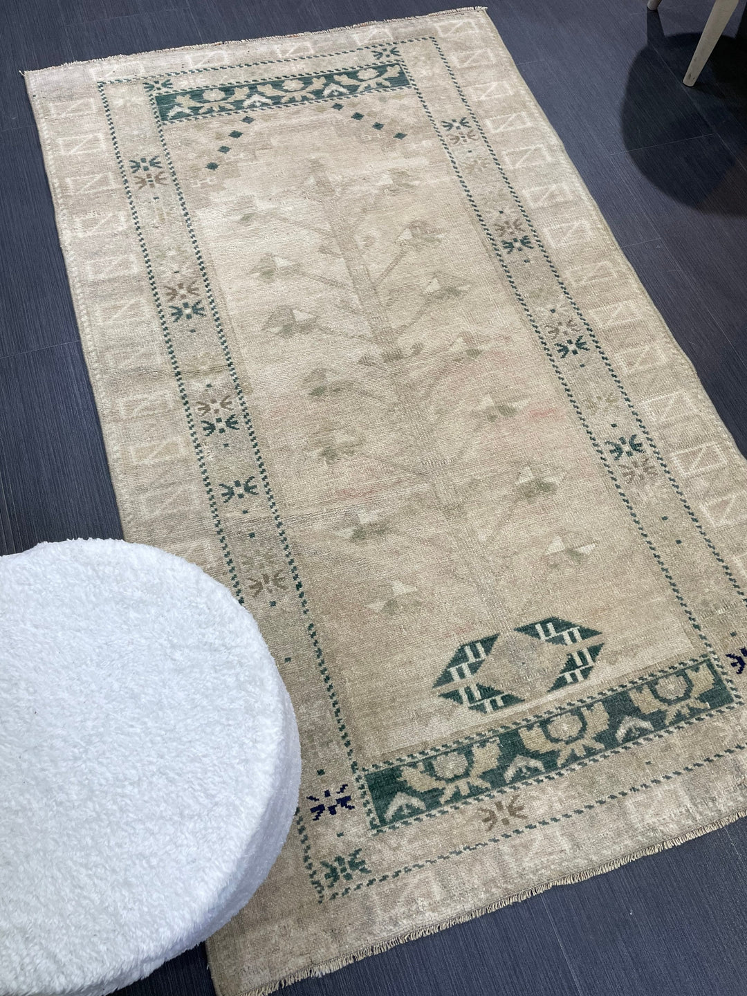 Beige Turkish Oushak Rug 3' 1" x 5' 2" Hand-Knotted border