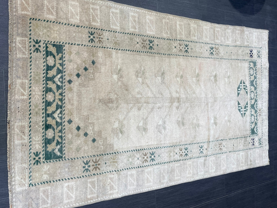 Beige Turkish Oushak Rug 3' 1" x 5' 2" Hand-Knotted texture