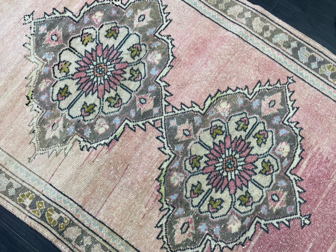 Beige Turkish Oushak Rug 3' 8" x 6' 8" Hand-Knotted border