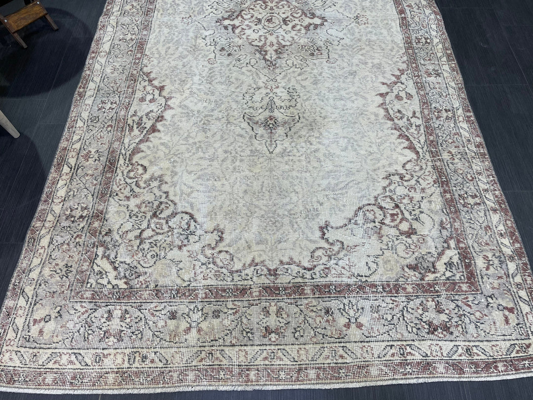 Beige Turkish Runner Rug 5' 2" x 9' 8" Hand-Knotted | No. WR40793