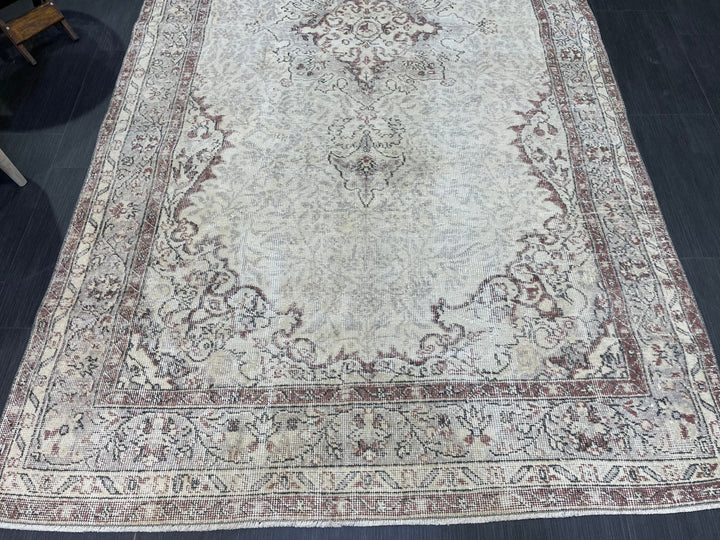 Beige Turkish Runner Rug 5' 2" x 9' 8" Hand-Knotted | No. WR40793