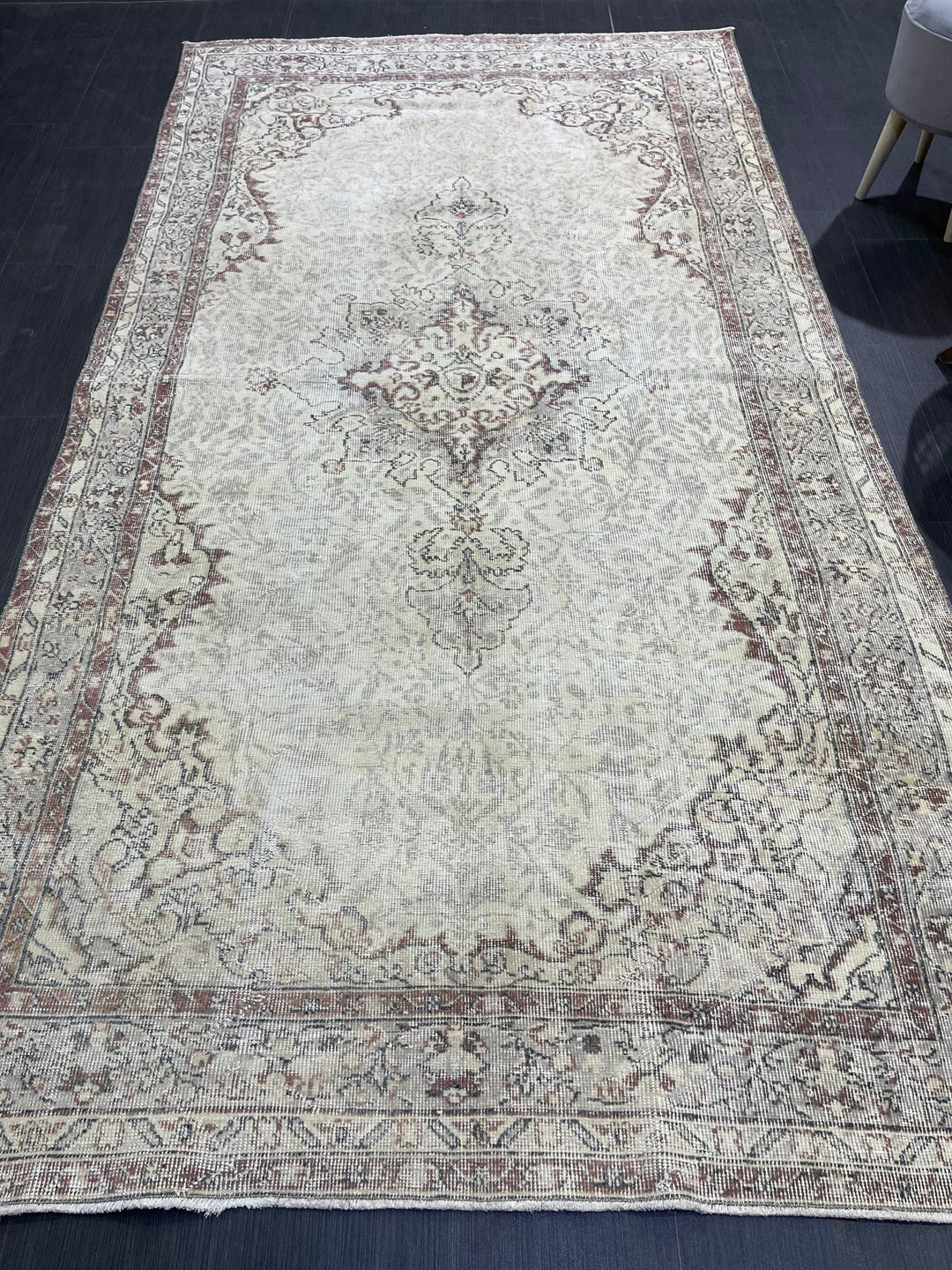 Beige Turkish Runner Rug 5' 2" x 9' 8" Hand-Knotted | No. WR40793