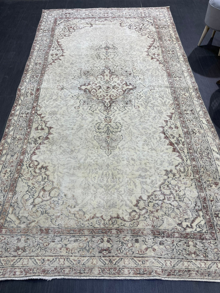 Beige Turkish Runner Rug 5' 2" x 9' 8" Hand-Knotted | No. WR40793