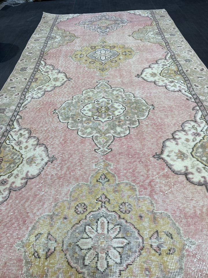 Pink Turkish Runner Rug 4' 6" x 9' 2" Hand-Knotted border