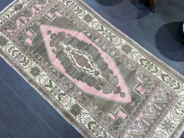 Turkish Oushak Rug 3' 3" x 6' 9" Hand-Knotted detail