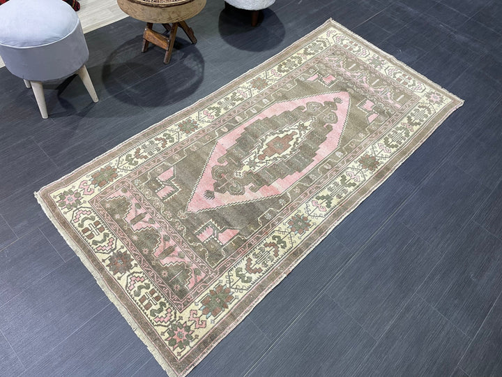 Turkish Oushak Rug 3' 3" x 6' 9" Hand-Knotted border