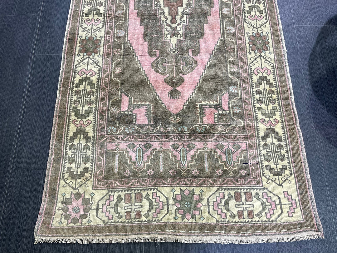 Turkish Oushak Rug 3' 3" x 6' 9" Hand-Knotted pattern