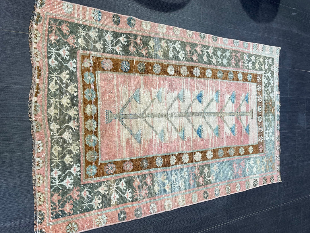 Turkish Oushak Rug 3' 1" x 5' 1" Hand-Knotted close-up