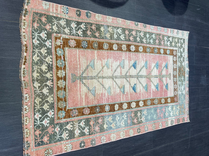 Turkish Oushak Rug 3' 1" x 5' 1" Hand-Knotted close-up