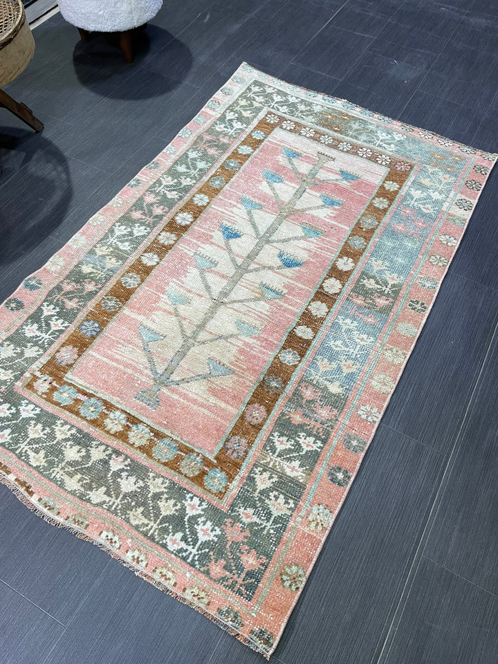 Turkish Oushak Rug 3' 1" x 5' 1" Hand-Knotted texture