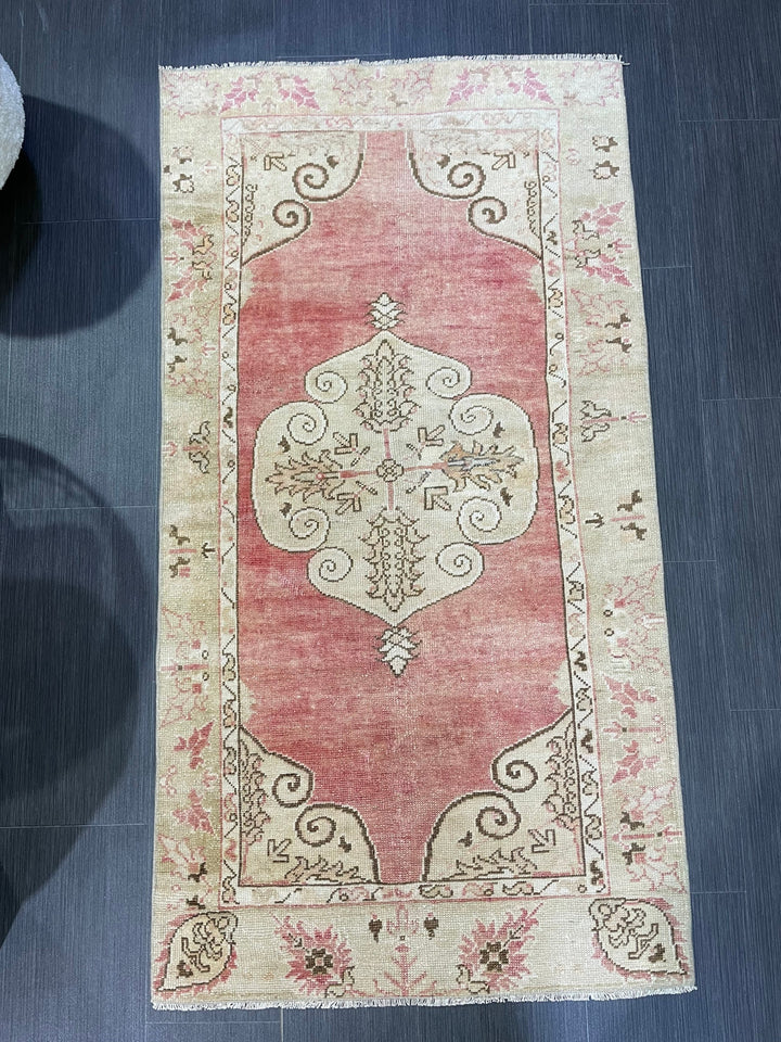 Beige Turkish Oushak Rug 2' 8" x 5' 1" Hand-Knotted detail