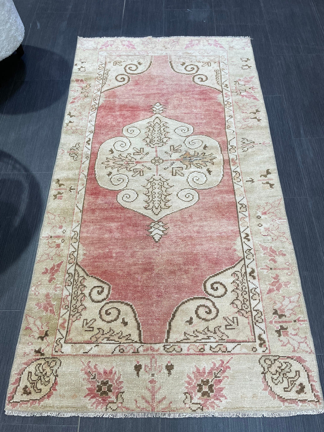 Beige Turkish Oushak Rug 2' 8" x 5' 1" Hand-Knotted border