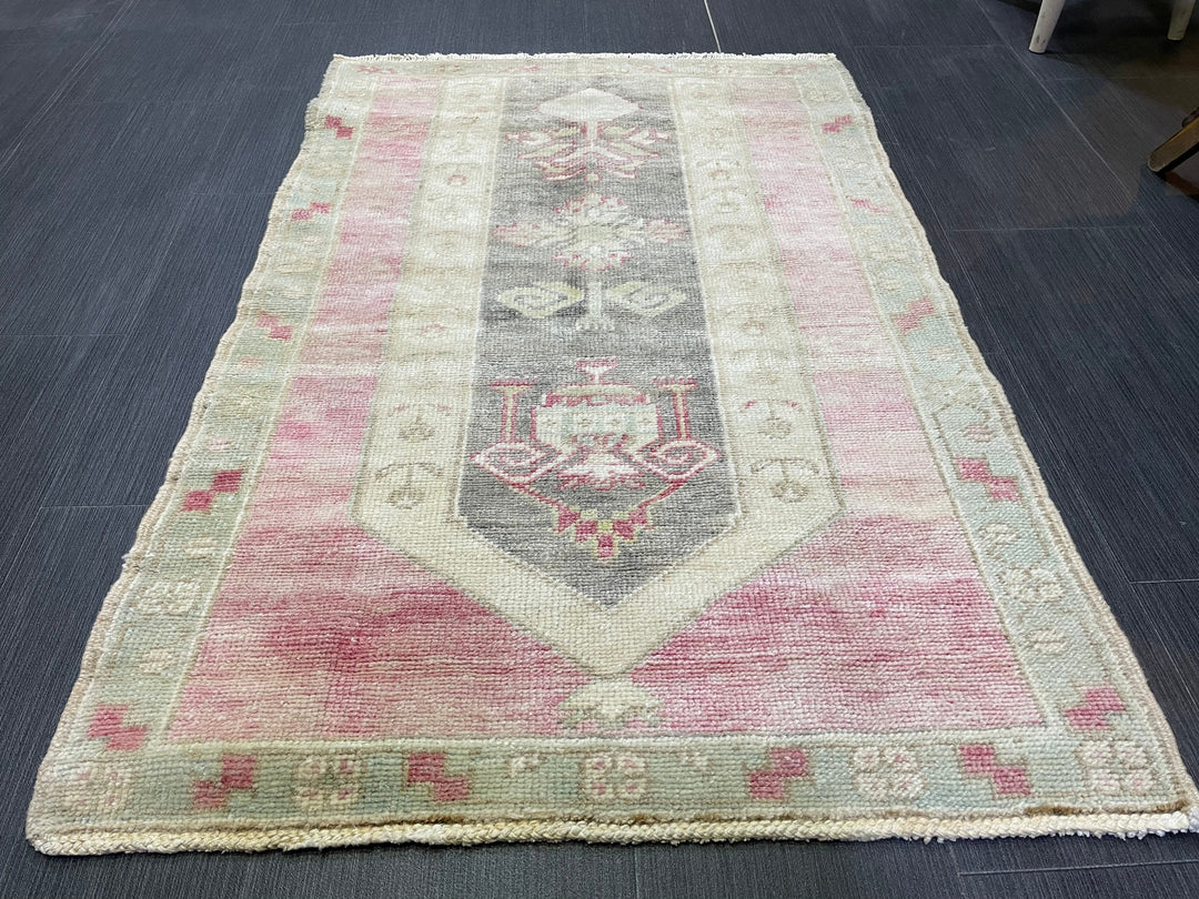 Beige Turkish Runner Rug 2' 7" x 3' 10" Hand-Knotted detail