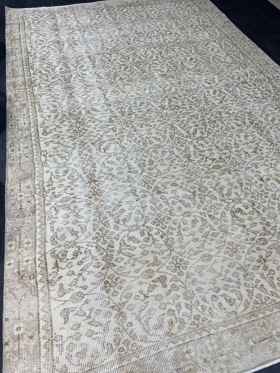 Beige Turkish Oushak Rug 5' 10" x 9' 3" Hand-Knotted pattern