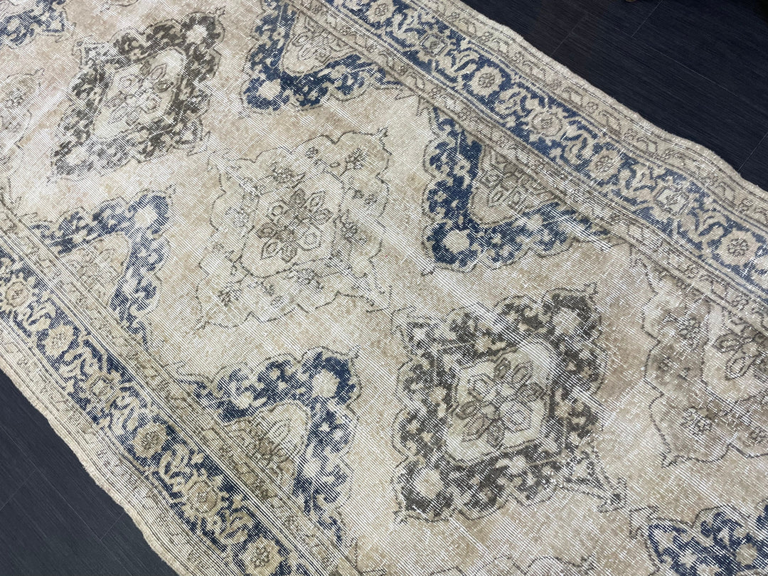 Beige Turkish Runner Rug 4' 8" x 11' 7" Hand-Knotted pattern