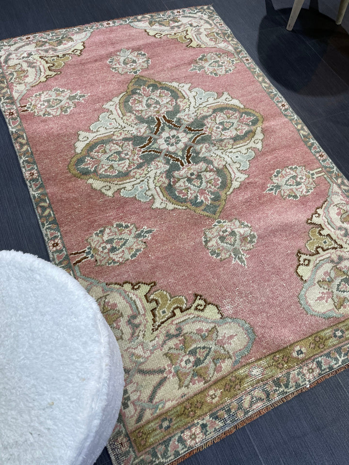 Turkish Oushak Rug 3' x 4' 9" Hand-Knotted texture
