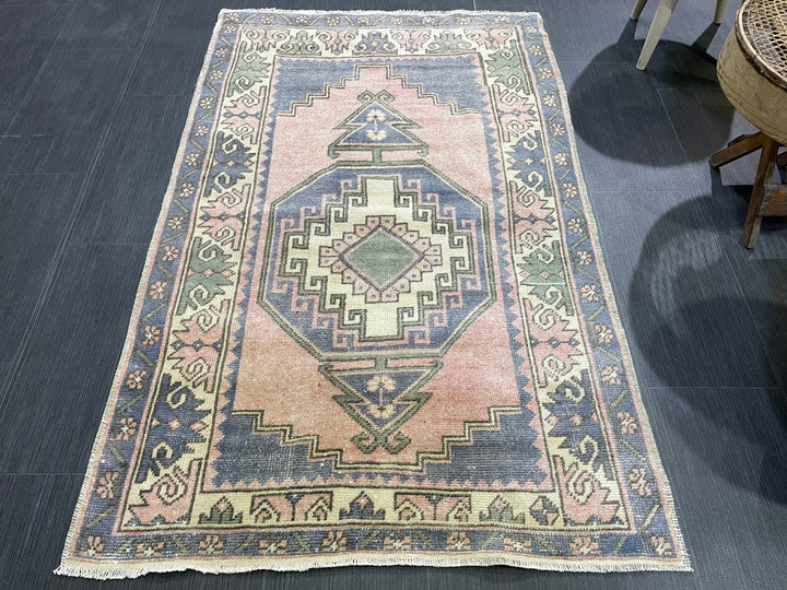 Turkish Oushak Rug 3' 2" x 5' 1" Hand-Knotted detail