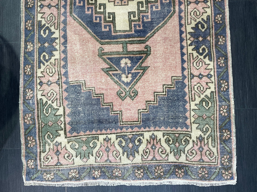 Turkish Oushak Rug 3' 2" x 5' 1" Hand-Knotted pattern