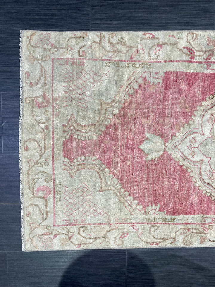 Beige Turkish Oushak Rug 2' 11" x 5' 5" Hand-Knotted reverse