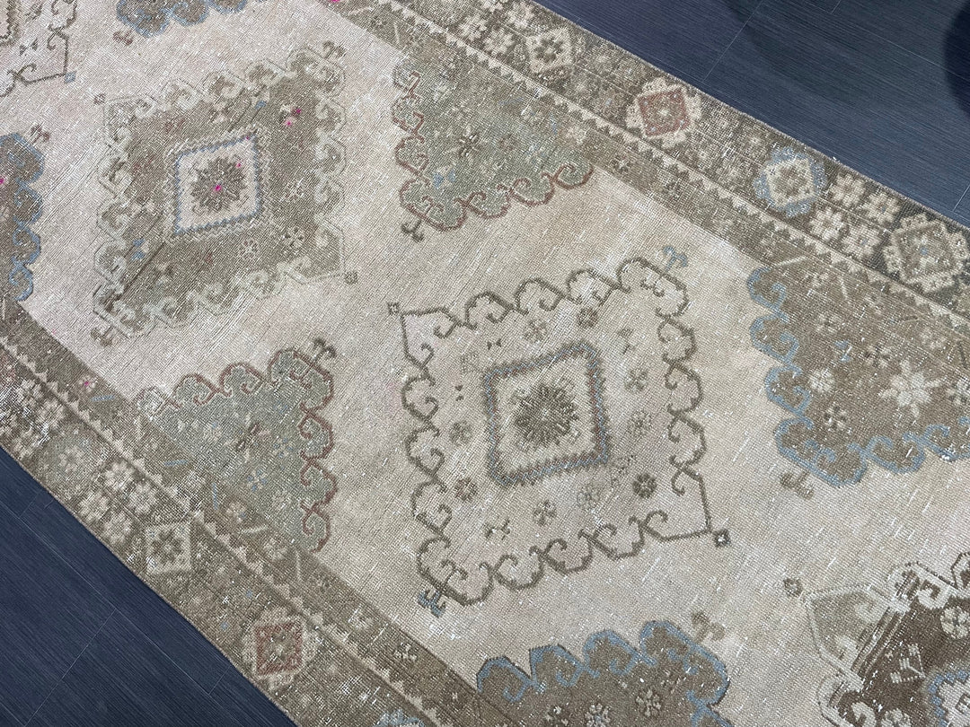Beige Turkish Runner Rug 4' 6" x 12' 8" Hand-Knotted texture