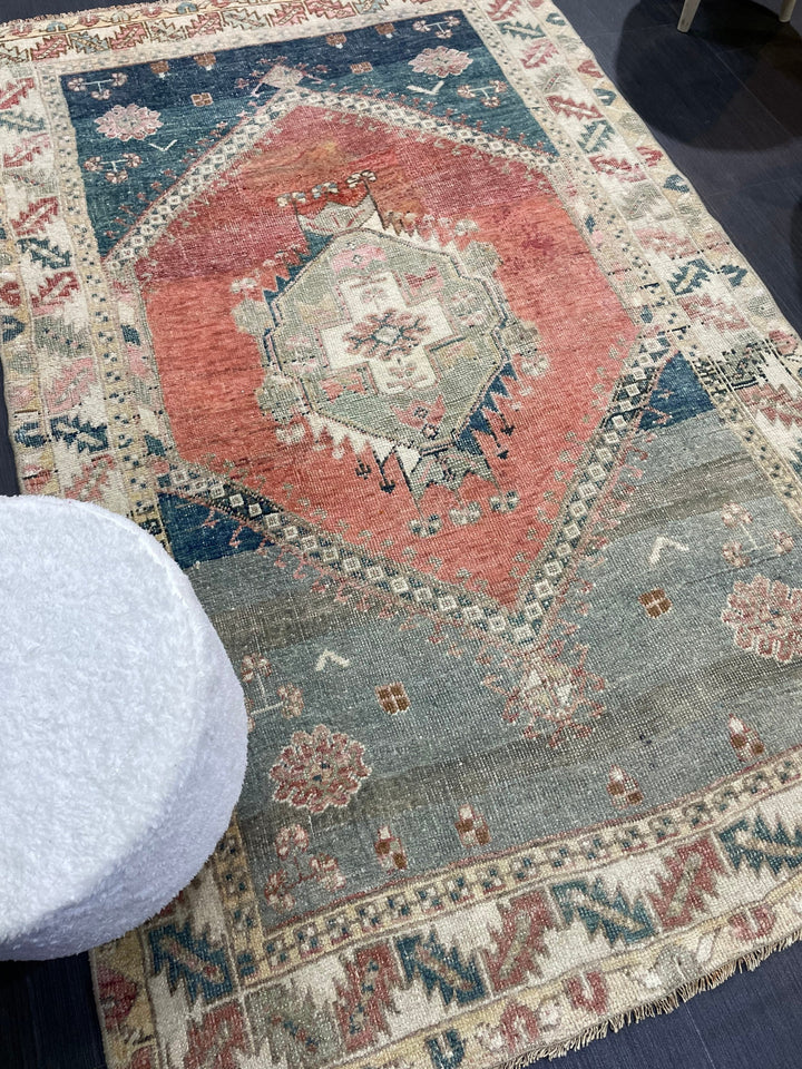 Turkish Oushak Rug 3' 11" x 6' 4" Hand-Knotted detail